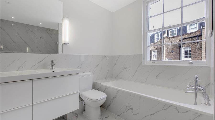 En-Suite Bathroom
