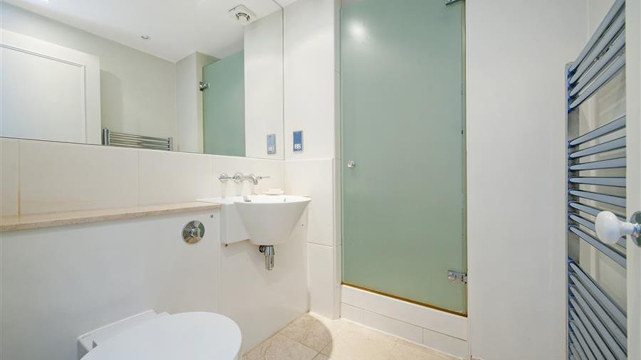 En-Suite Bathroom