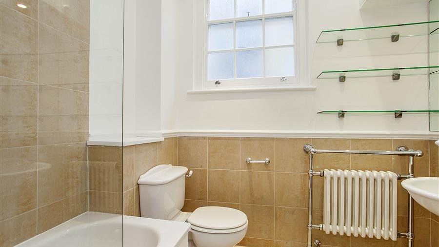 En-Suite Bathroom