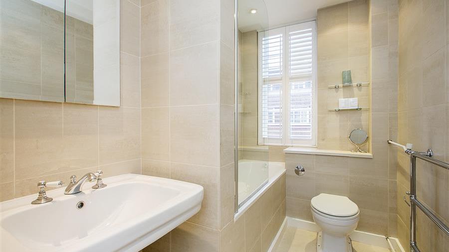 En-Suite Bathroom