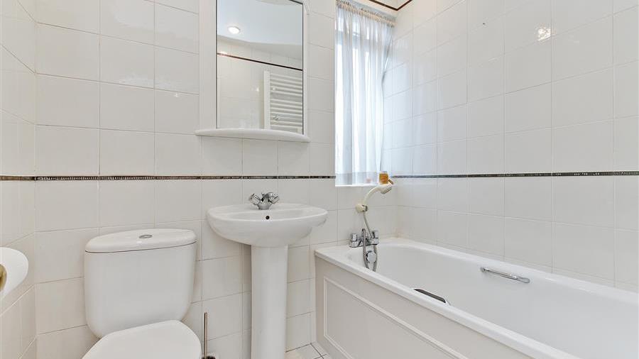 En-Suite Bathroom