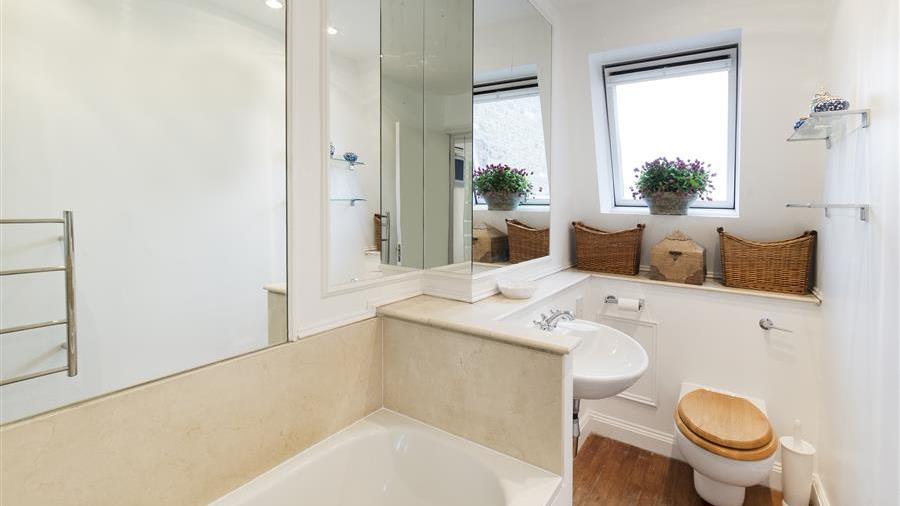 En-Suite Bathroom