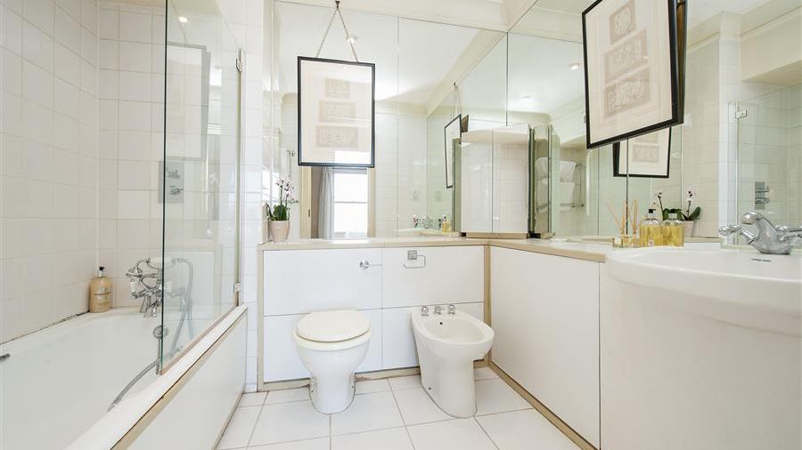 En-Suite Bathroom