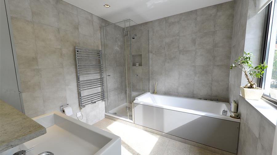 En-Suite Bathroom