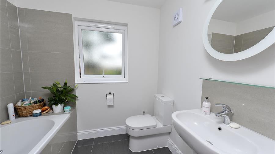 En-Suite Bathroom