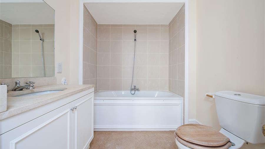 En-Suite Bathroom