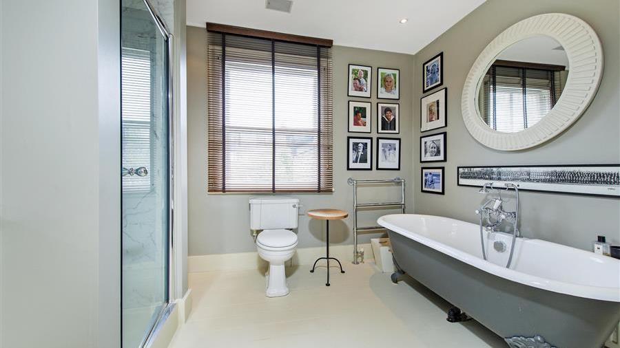 En-Suite Bathroom