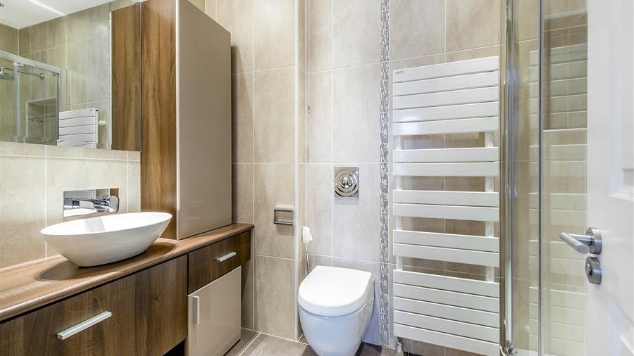 En-Suite Bathroom