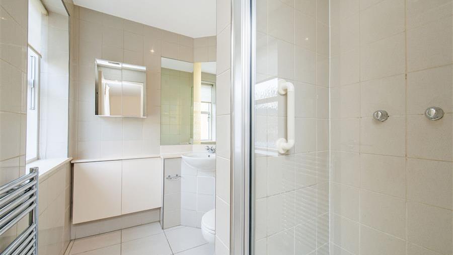 En-Suite Bathroom