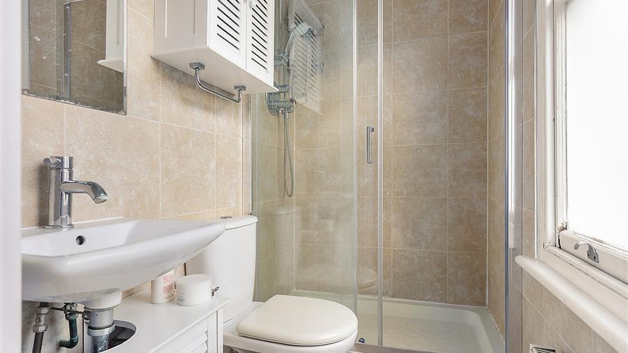En-Suite Bathroom