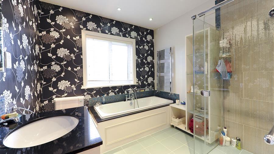 En-Suite Bathroom