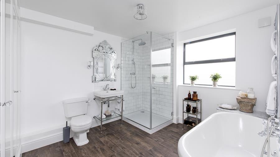 En-Suite Bathroom