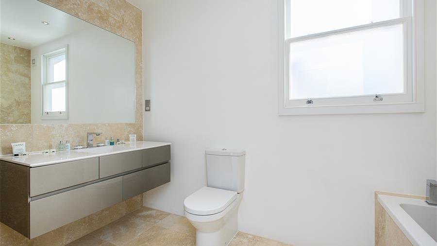 En-Suite Bathroom