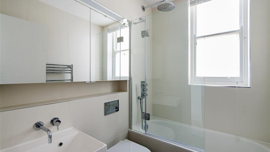 En-Suite Bathroom
