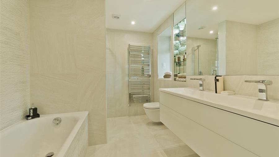En-Suite Bathroom