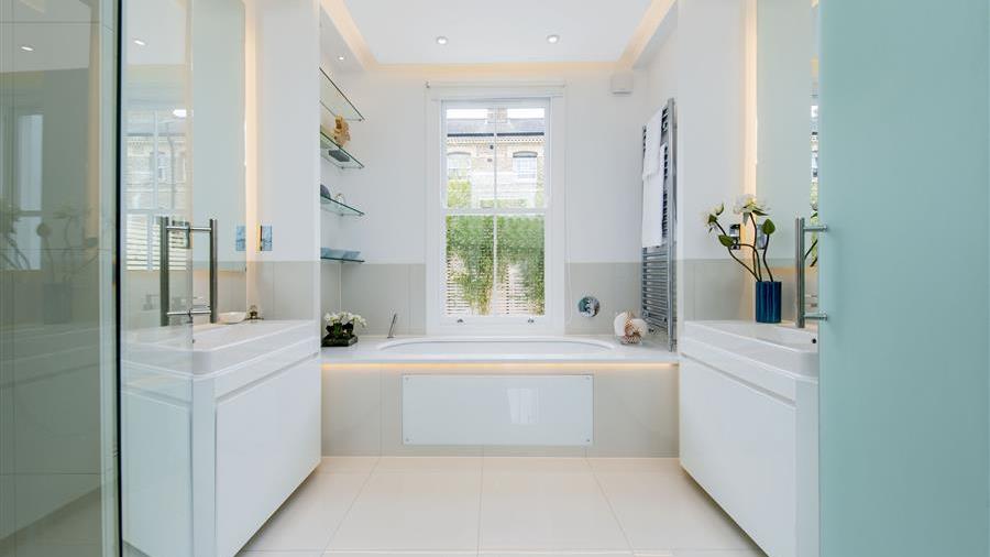 En-Suite Bathroom