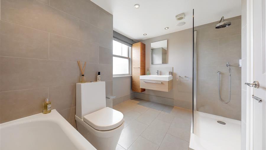 En-Suite Bathroom