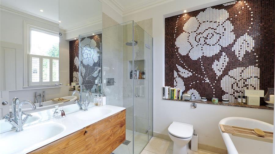En-Suite Bathroom