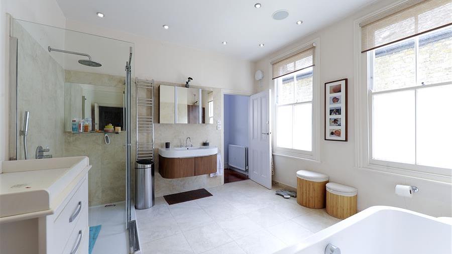 En-Suite Bathroom