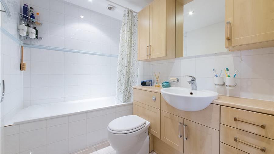 En-Suite Bathroom
