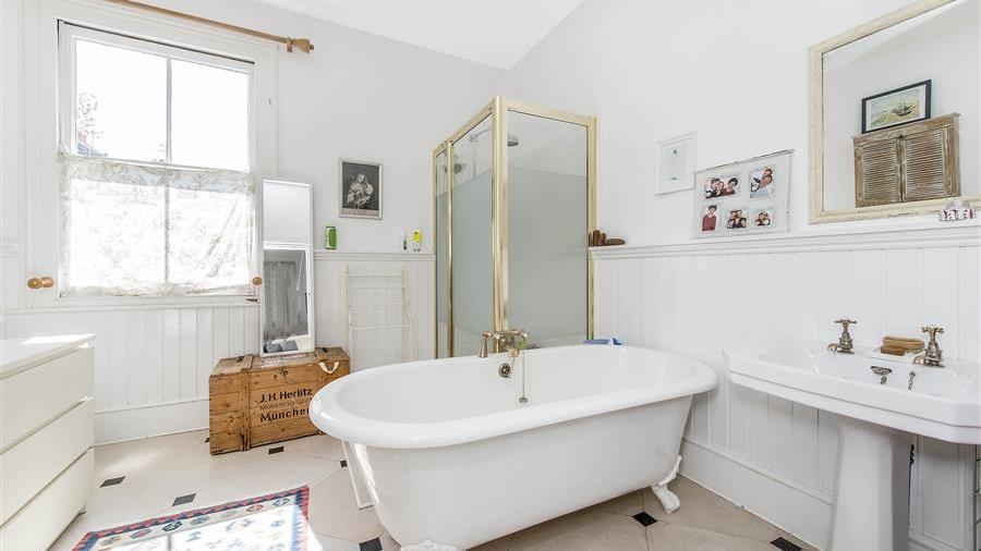 En-Suite Bathroom