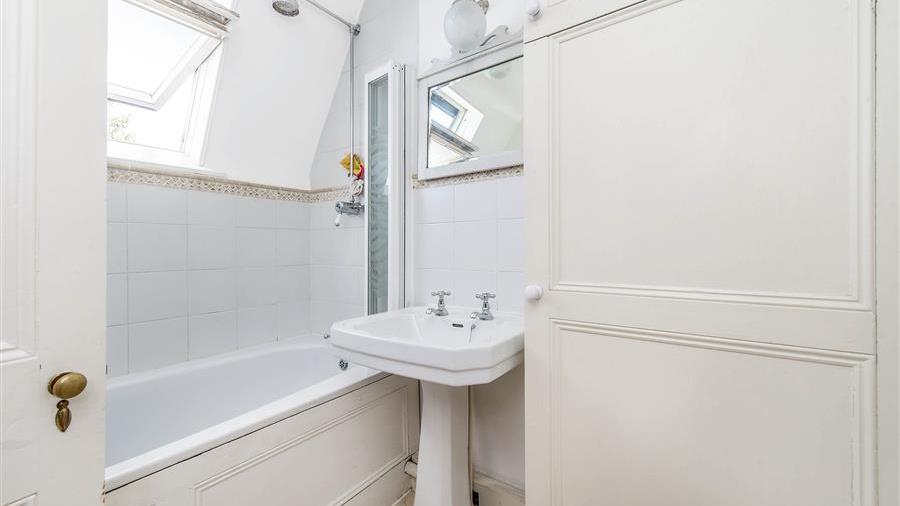 En-Suite Bathroom