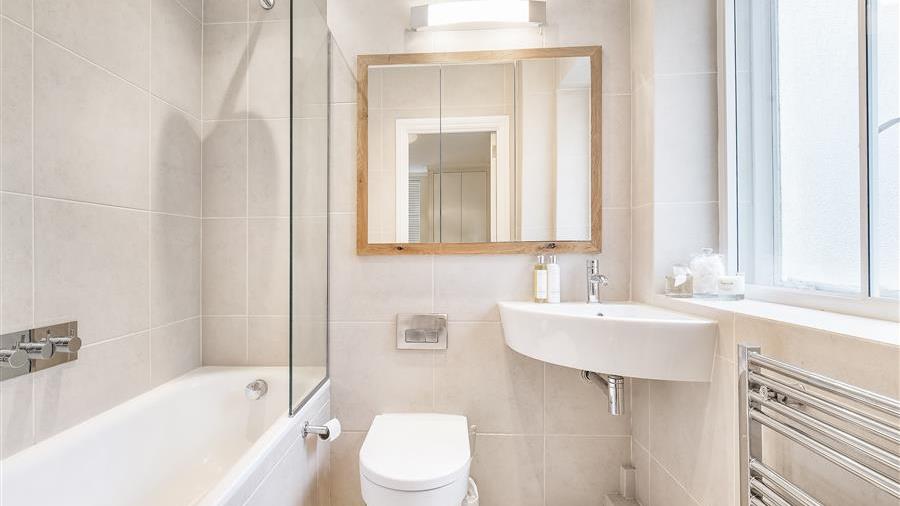 En-Suite Bathroom