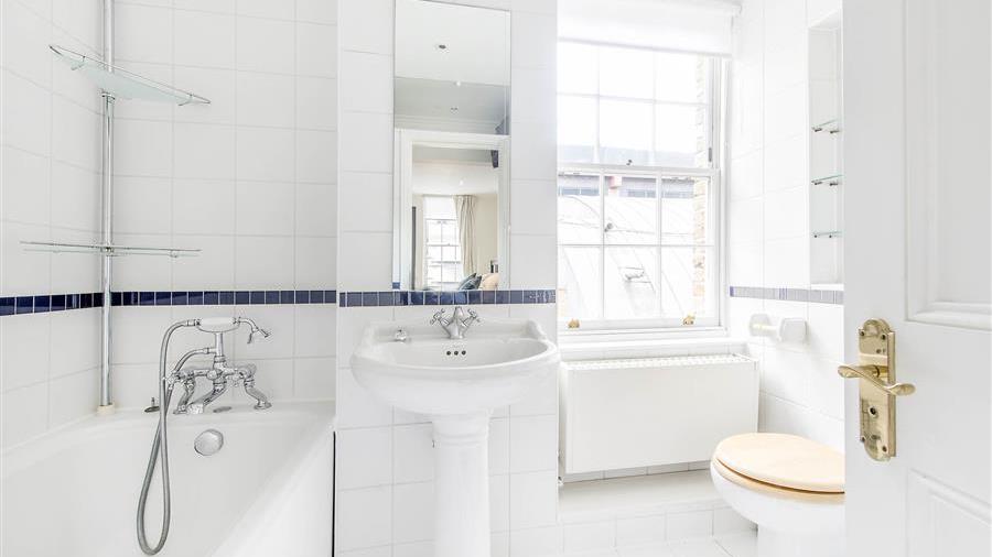 En-Suite Bathroom