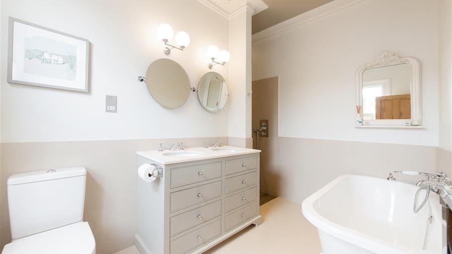 En-Suite Bathroom