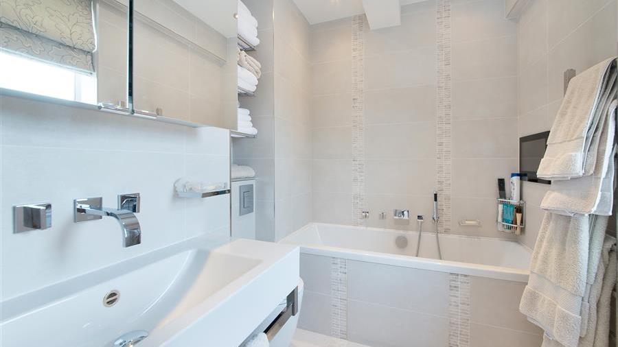 En-Suite Bathroom