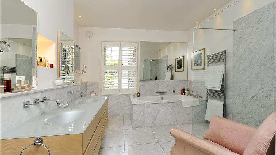 En-Suite Bathroom