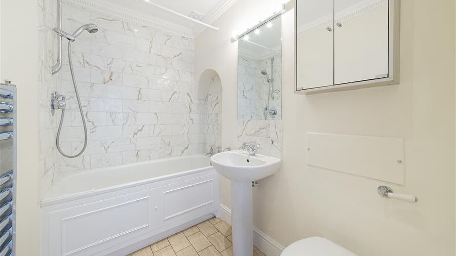 En-Suite Bathroom