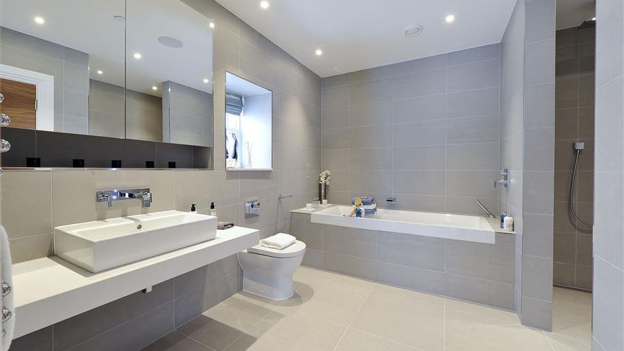 En-Suite Bathroom