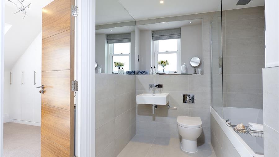 En-Suite Bathroom