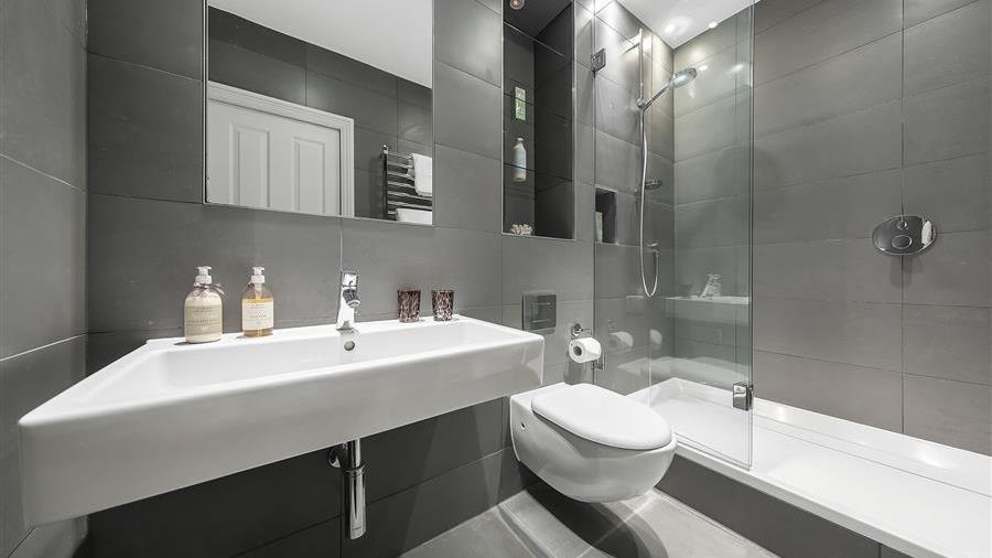 En-Suite Bathroom