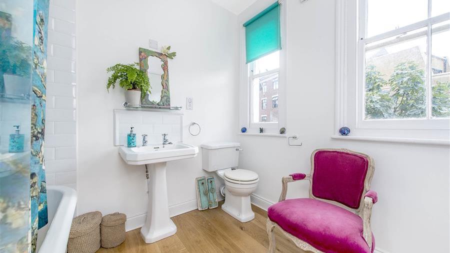 En-Suite Bathroom