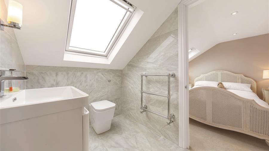 En-Suite Bathroom