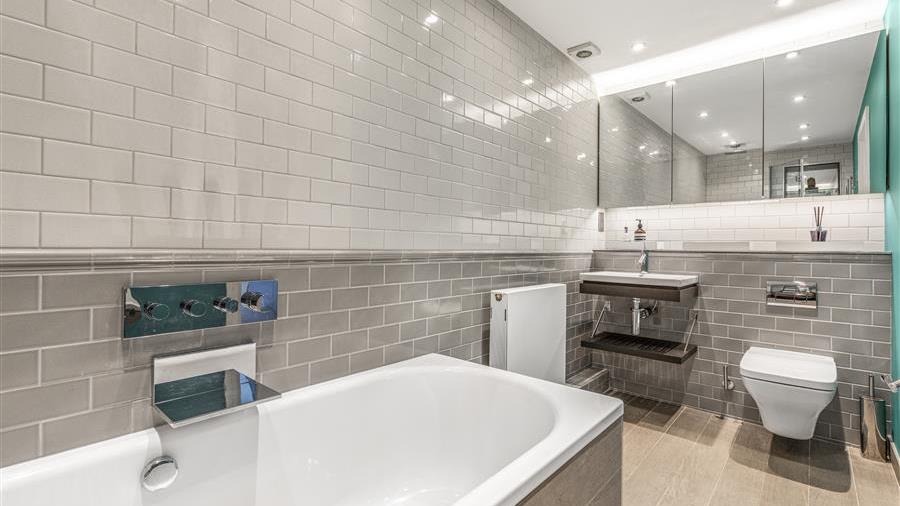 En-Suite Bathroom