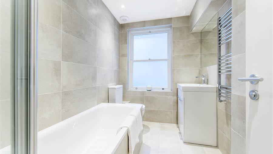 En-Suite Bathroom