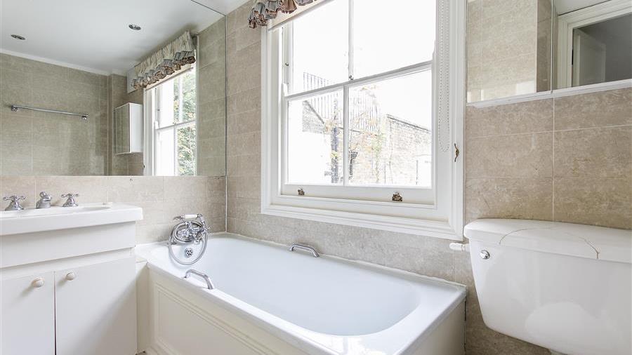 En-Suite Bathroom