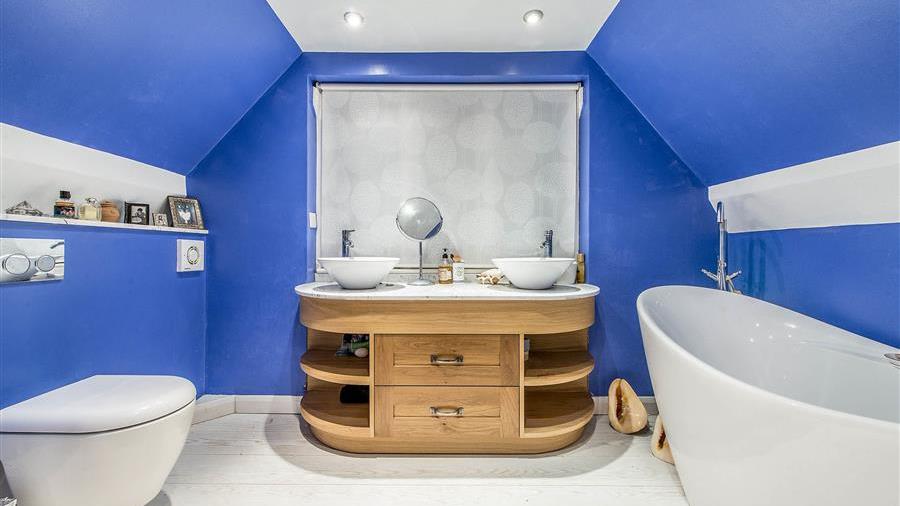 En-Suite Bathroom