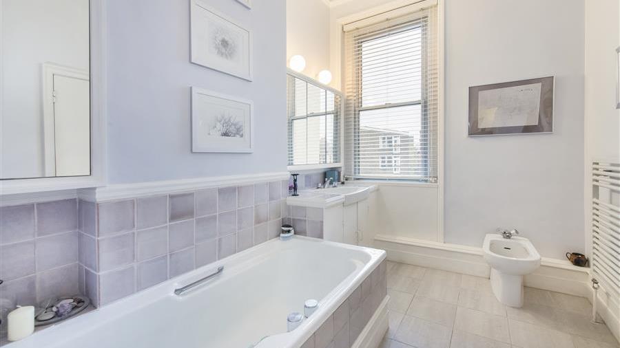 En-Suite Bathroom