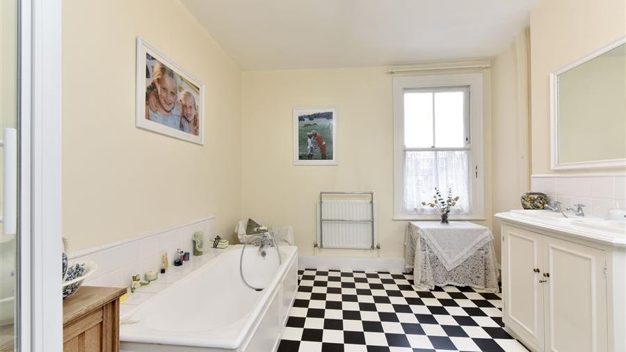 En-Suite Bathroom
