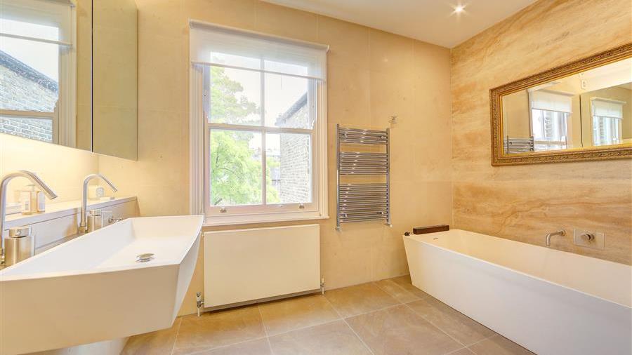 En-Suite Bathroom