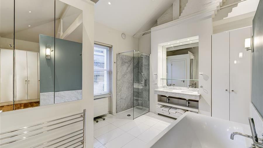 En-Suite Bathroom