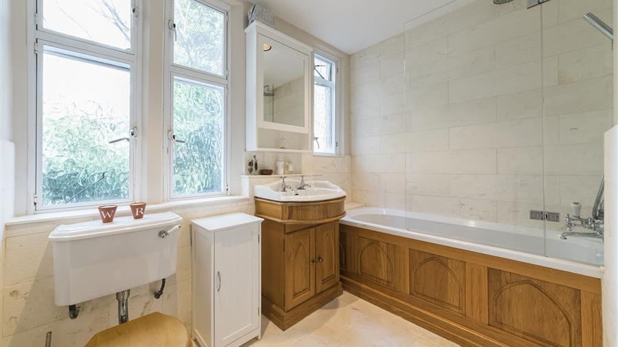 En-Suite Bathroom