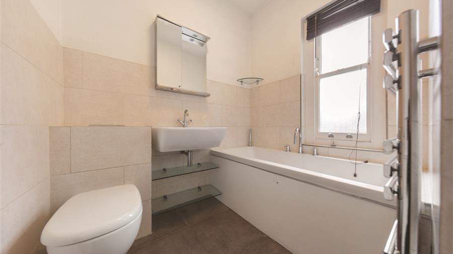 En-Suite Bathroom