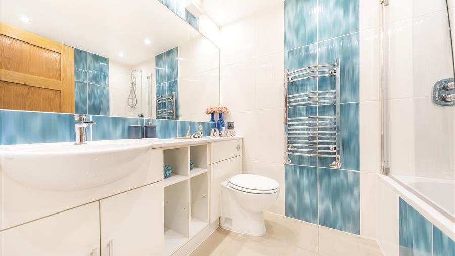 En-Suite Bathroom