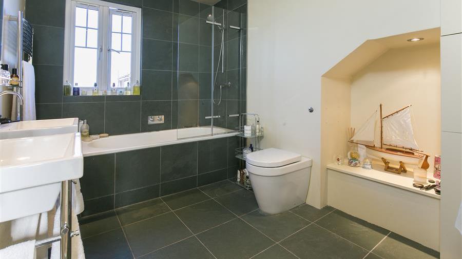 En-Suite Bathroom