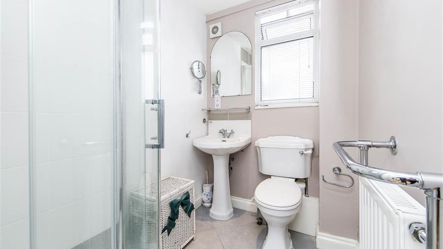 En-Suite Bathroom